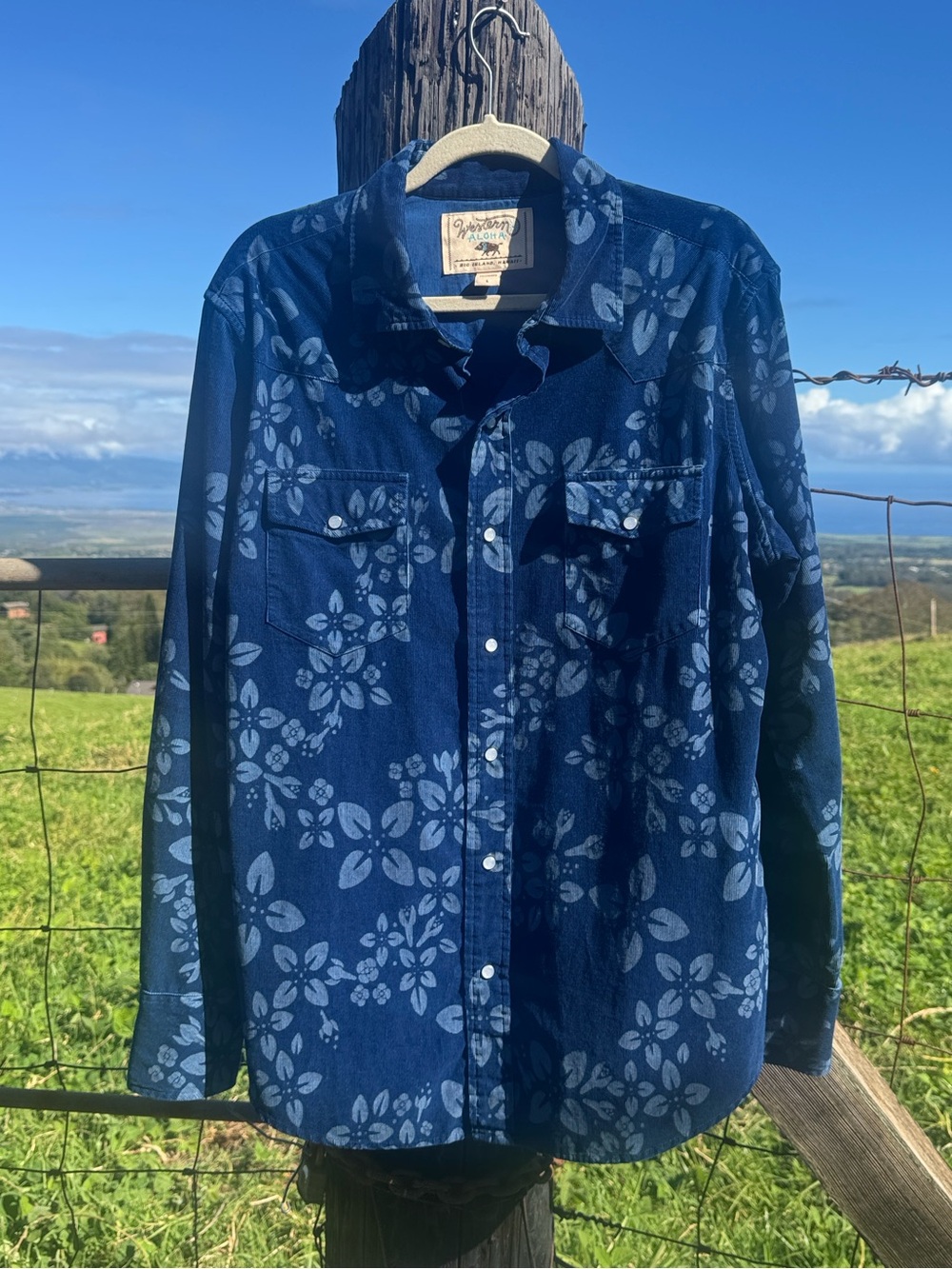 Western Aloha Men’s Blue corduroy Pearl snap buttons long sleeve shirt large